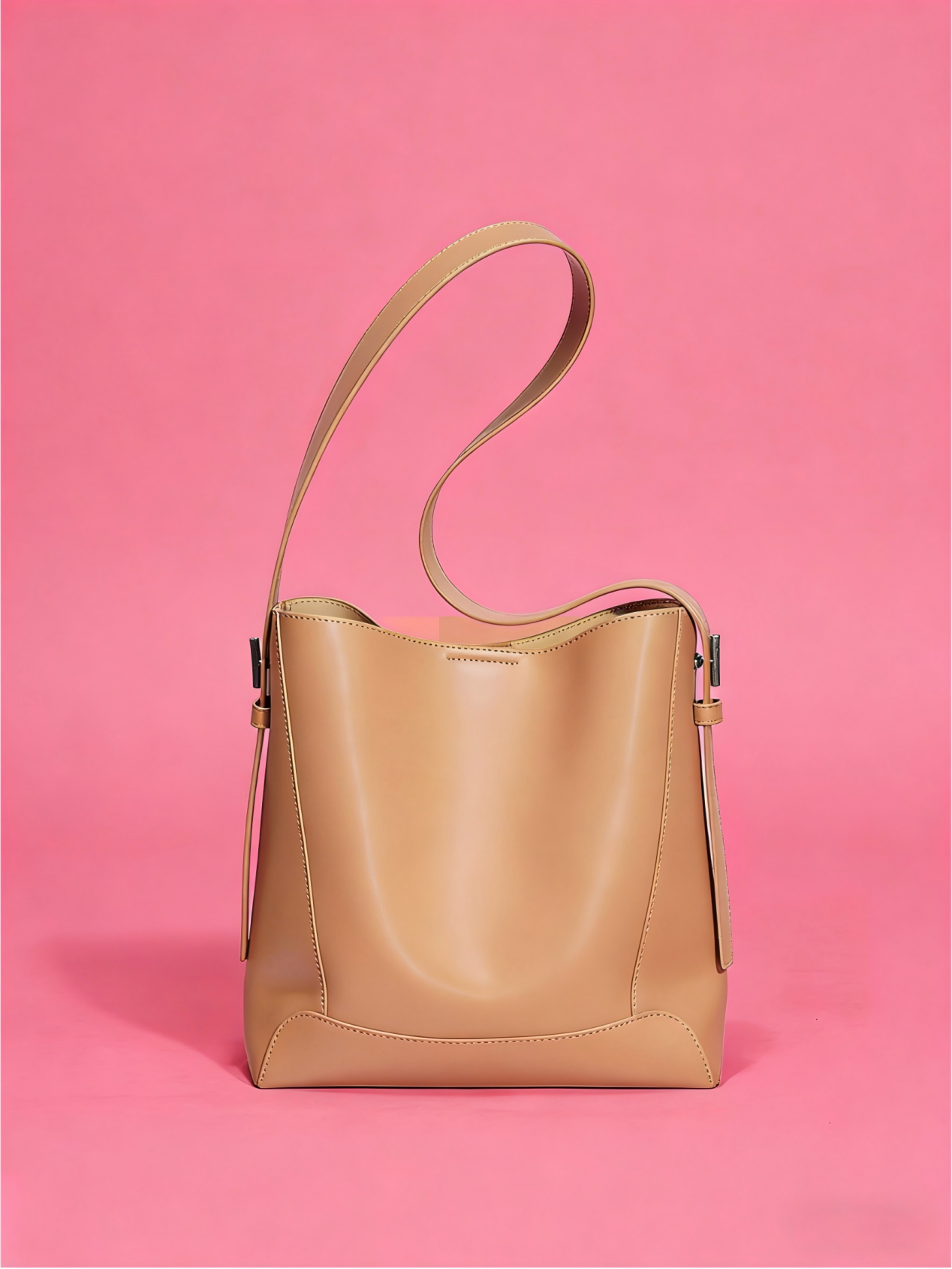 The Everyday Leather Tote Bag: Your Stylish Companion for Work & Weekend