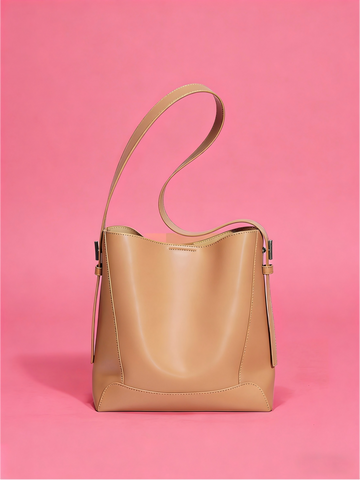 The Everyday Leather Tote Bag: Your Stylish Companion for Work & Weekend